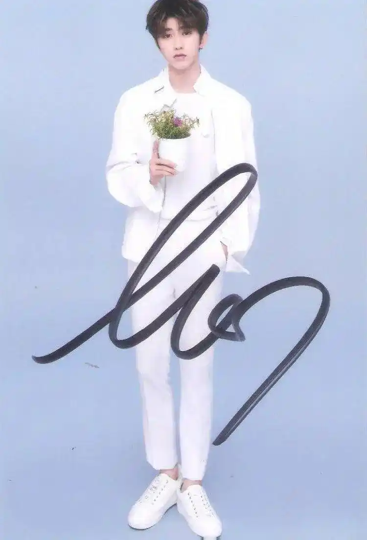 来一波蔡徐坤签名照需要的小伙伴们快来收藏哦