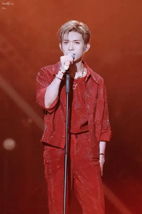 易烊千玺一朝回到解放前##易烊千玺十稔终章皆成序##易烊千玺大唤轿