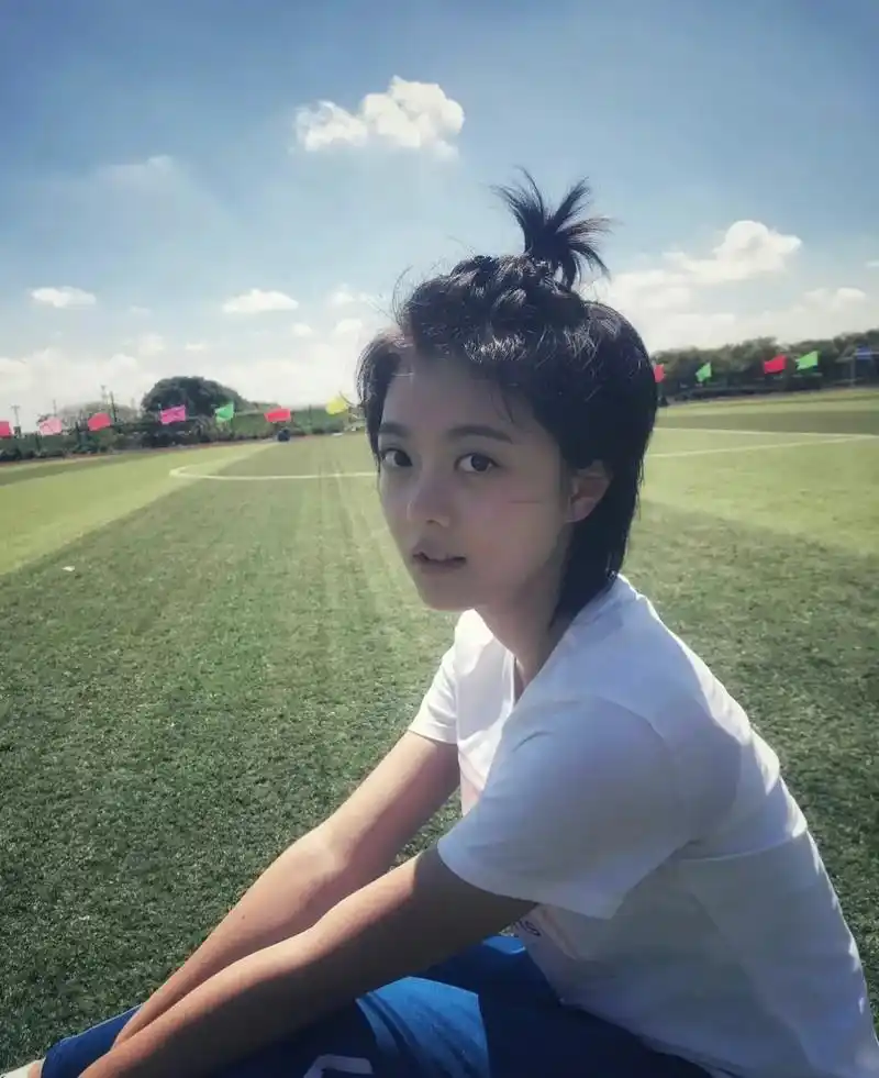 山茶花读不懂白玫瑰.#赵今麦 #赵今麦壁纸 #颜值 - 抖音