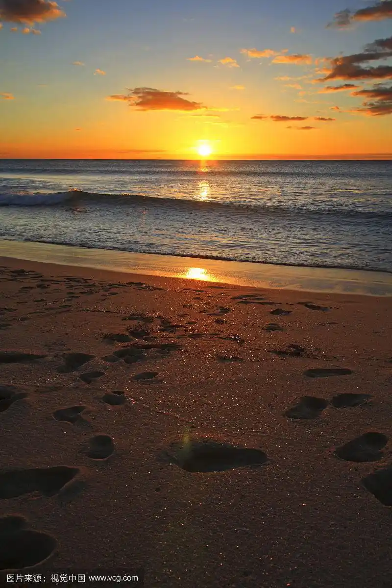 夕阳下的海滩
