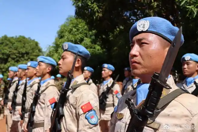 中国蓝盔参加国际维和人员日纪念活动