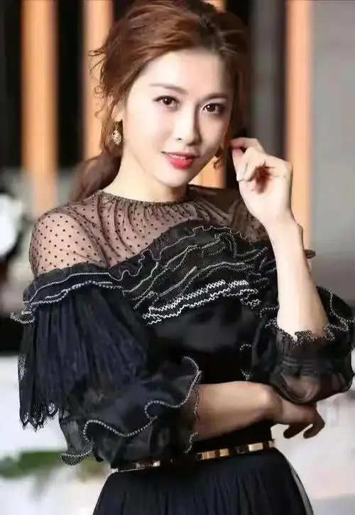 周丽淇性感写真照来了_网易订阅