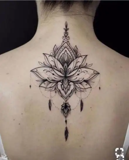 女孩子喜欢的脊柱梵花纹身图案68