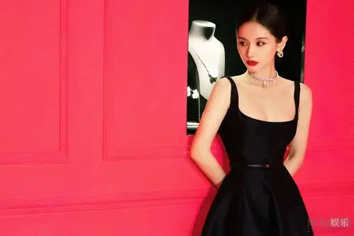 王子文穿黑色礼服裙优雅曼妙明艳动人