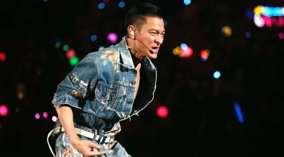 刘德华突然取消演唱会,流泪跟粉丝致歉,整场演唱会只唱了三首歌