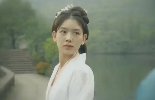 孙一宁真实颜值曝光,直播时美颜滤镜忽然消失,和精修美照差别大