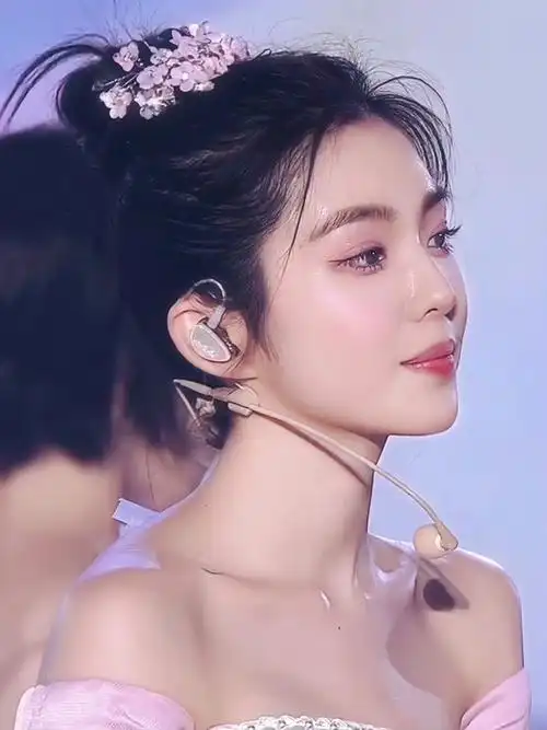 裴珠泫 这四张神了 绝了绝了裴姐这侧脸!_高清图集_新浪网