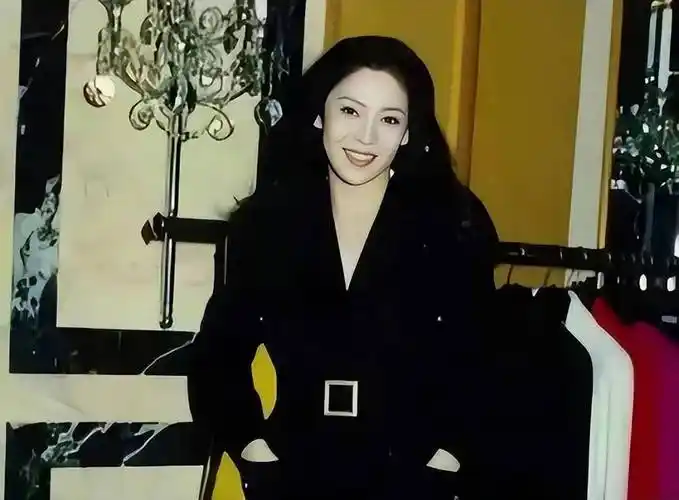 63岁第三次创业依旧乘风破浪,向太陈岚成立杭州狄芃尼文化传媒