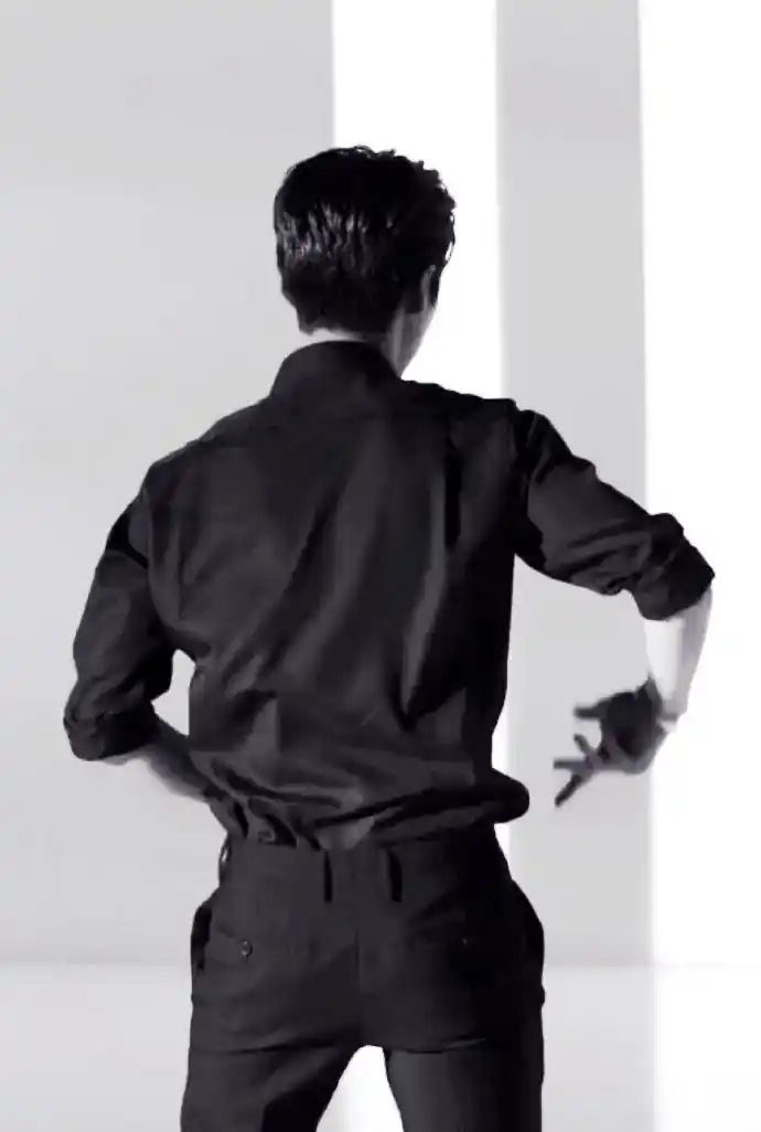 五张男星背影图,你能在三秒内找到王源和千玺吗?