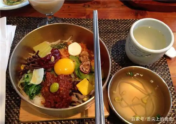 在韩国不能端碗吃饭,在泰国不能端碗喝汤?一不小心你就会做错