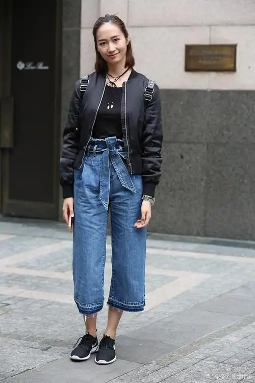 直筒牛仔裤,怎么搭配上衣才完美
