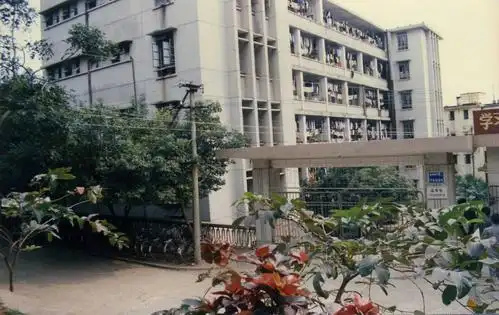 90年代修建的学生宿舍楼