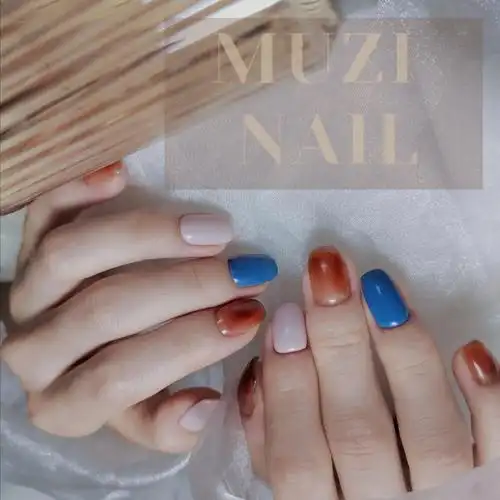 三色混搭清透跳色美甲