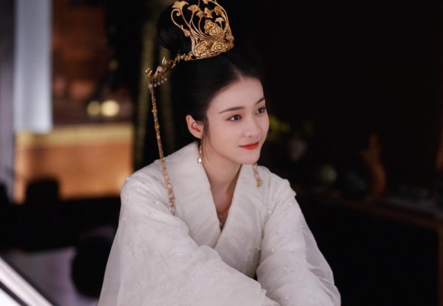 张雪迎的古装造型也是美人一枚啊,如此漂亮的姑娘谁都会爱