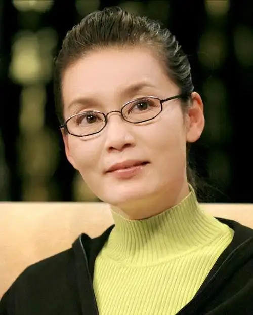 回顾潘虹:离婚36年依旧单身,一生无儿无女,60岁以后有了烦心事