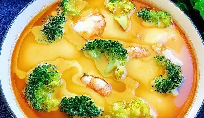 西兰花虾仁蒸蛋的做法