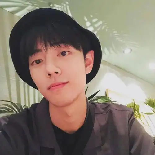 微信头像肖战自拍二