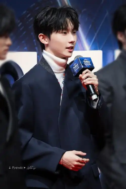 马嘉祺走红毯收到祝福的反应#20211211|tmea红毯是优雅贵公子07