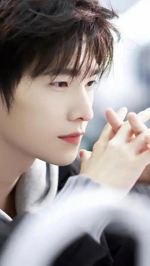 就连男明星都觉得杨洋长得非常好看,都说检验一个帅哥的真理就是发型