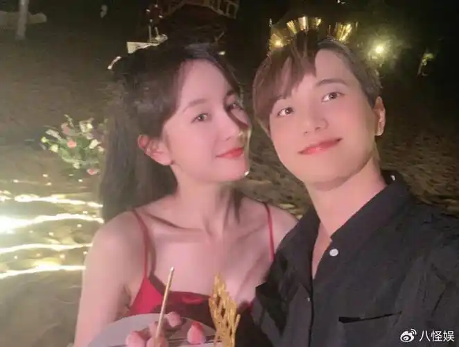 而在与其他网友互动时,张檬表示很希望生一个"小龙人",因为她和老公