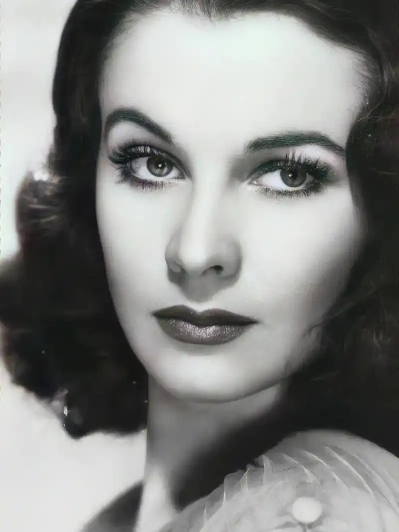 费雯丽,一个能和赫本媲美的女人,这样的美才是高级的.