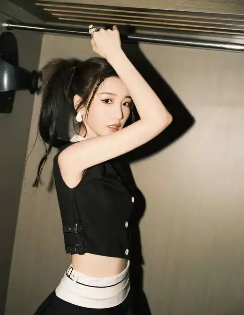 毛晓彤黑色短裙双马尾性感美腿性感写真,一双大长腿十分吸睛 –第 4