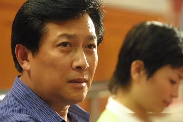 唐国强也不例外,很快他就传出了与演员壮丽的感情.