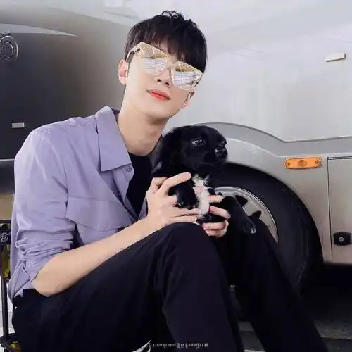 赖冠霖给狗狗起名超有趣炫娃的样子太真实网友随你姓了不起