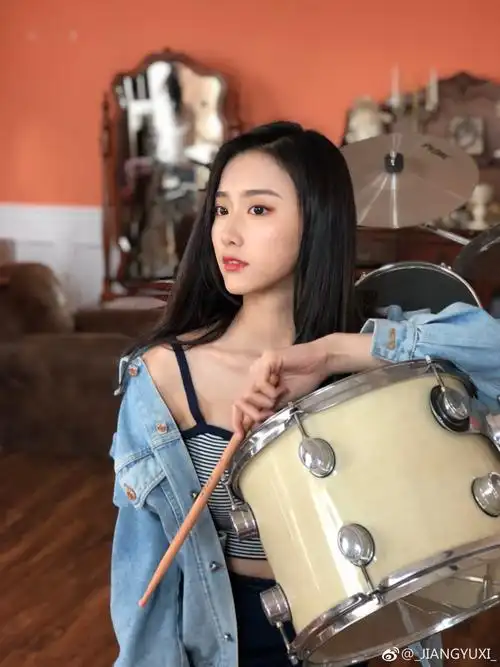 蒋羽熙现在在哪里直播 她素颜照片长什么样