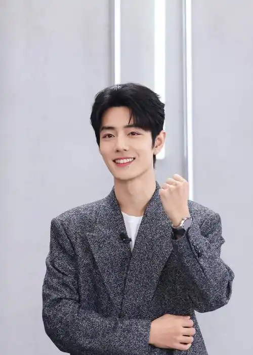 肖战笑出小括号,又帅又甜,引万千粉丝追捧