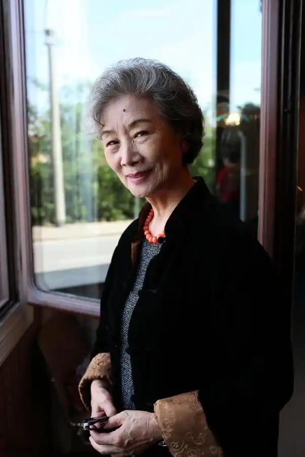 《闯入者》女主角吕中对话新浪娱乐