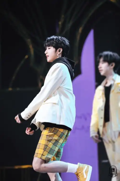 喜欢短裤嘿嘿好帅好帅的耀文宝宝@时代少年团-刘耀文99下一棒13:00