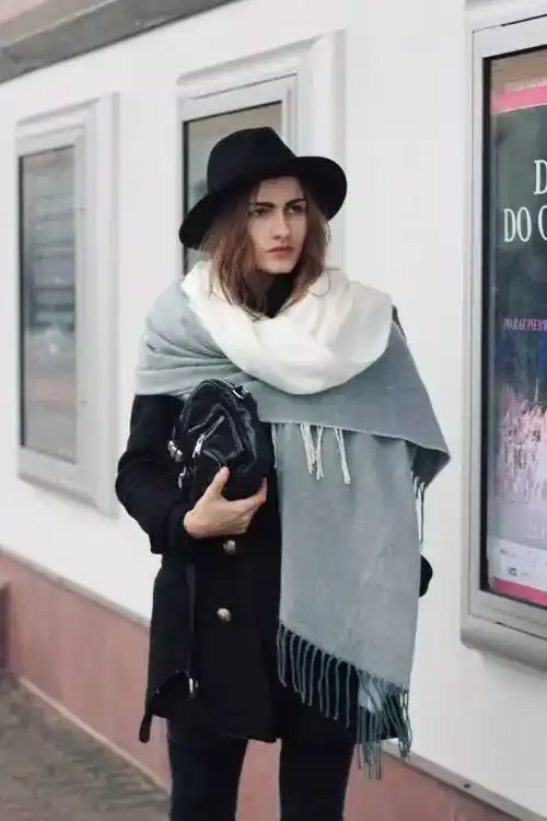 madam先带小马达们从围绕式披法说起,其实披肩就是size比较大的围