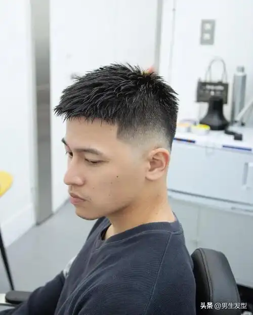 男生刘海发型推荐(适合30岁左右男生的发型,夏天剪这4款就够了,帅气有