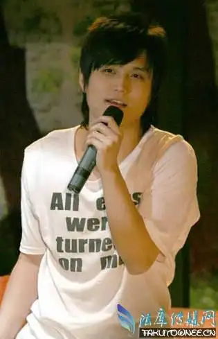 宋佳男友黄少峰个人资料照片介绍黄少峰唱过什么歌