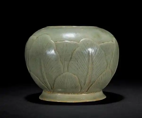 0046 越窑蕉叶纹水盂