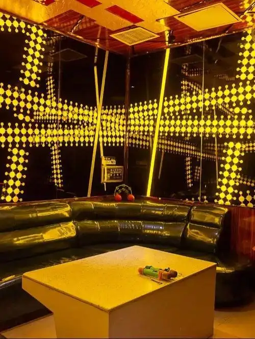 秒出片刷爆你的朋友圈想聚会晒照高端大气上档次巨资打造的轻奢时尚风