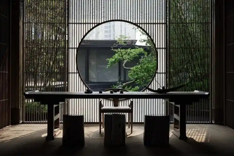 茶室位于廊桥之侧,引一幅水景为序,通透的立面处理,强调了室内外的