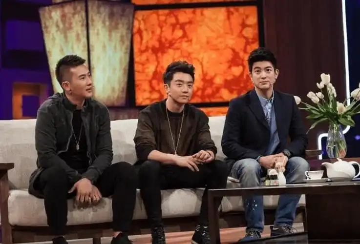 "表里不一"郑恺:排挤赵丽颖报私仇,情断程晓玥与冯女郎闪婚生女