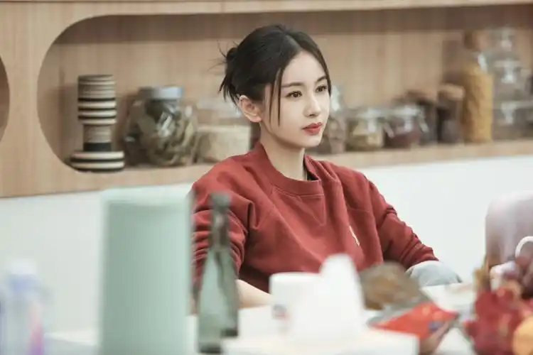 王子文怦然再心动解锁各类时尚造型 化身行走的穿搭图鉴__凤凰网