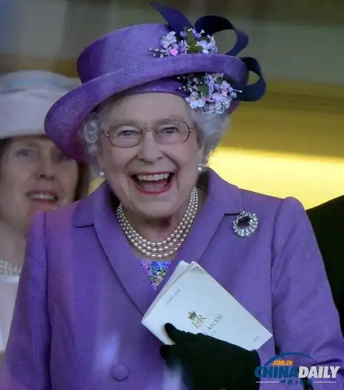 伊丽莎白女王童年照曝光 爱马情结从小展现(图)