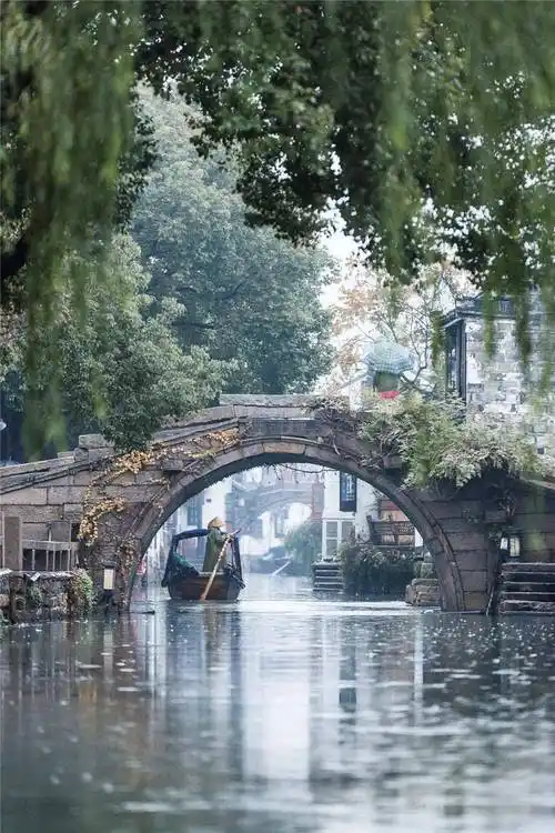 唱一曲江南小调,听一声吴侬软语,描一幅梦里水乡,吟一阙似水缠绵.