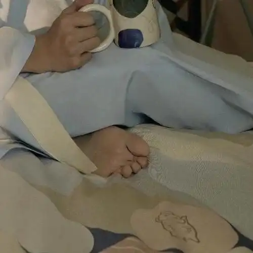 190426易烊千玺可爱小脚丫被粉丝说成jio大十八变