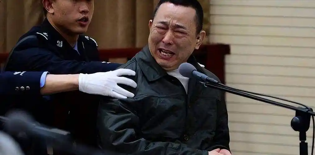 四川"黑老大"刘汉被捕:赌博一夜连输上亿元,一顿饭花八十万_上市公司