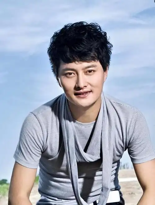 歌手云飞对前妻不闻不问把小7岁娇妻宠成公主高月差哪儿了