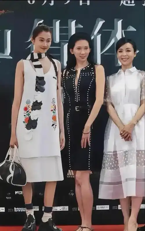 虽然,林志玲的气质和声音,是关晓彤不具备的.