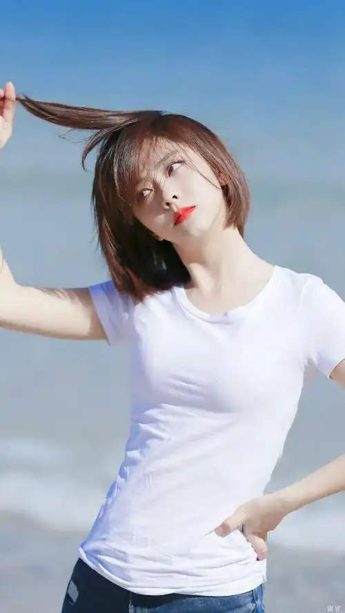 最适合15岁左右的圆脸女生发型,这8种很不错,百变时尚有个性