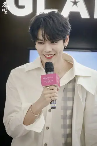 the galaxy, there are no brighter stars than you9099"@林彦俊