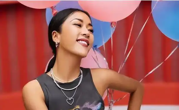 吉克隽逸:立了10年的"淳朴"人设,终于崩塌了