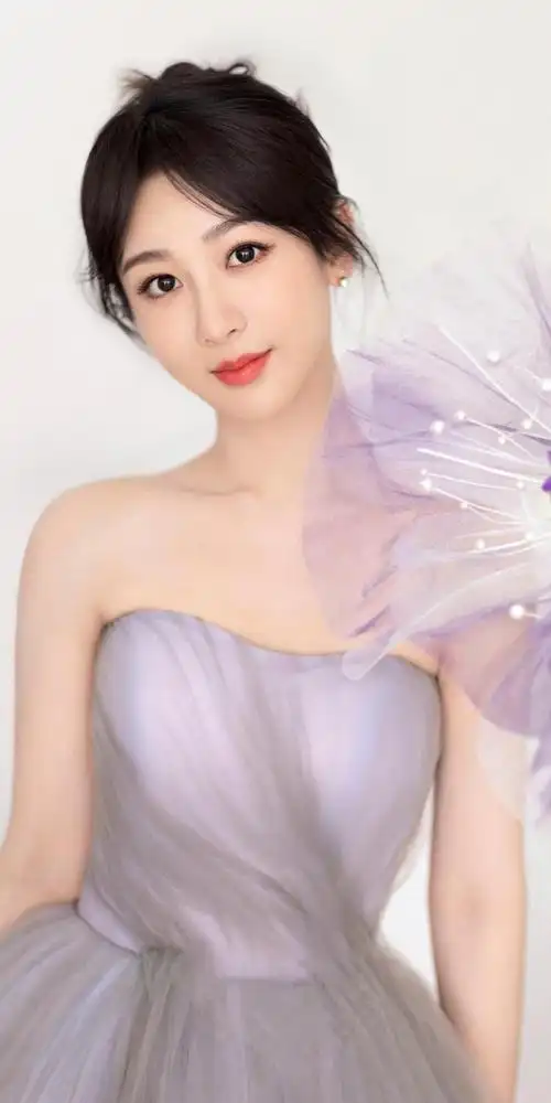 杨紫520婚纱大片玫瑰粉氛围浪漫唯美勾勒轻盈曼妙姿态